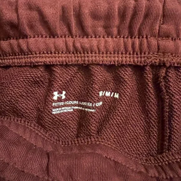 Under Armour Men's Burgundy Shorts - Size Medium - Picture 3 of 4